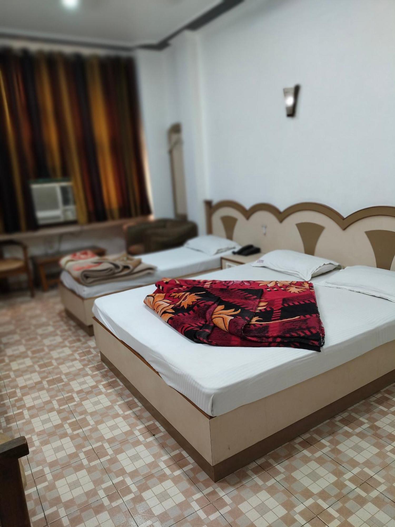 Hotel Yatri International New Delhi Ruang foto