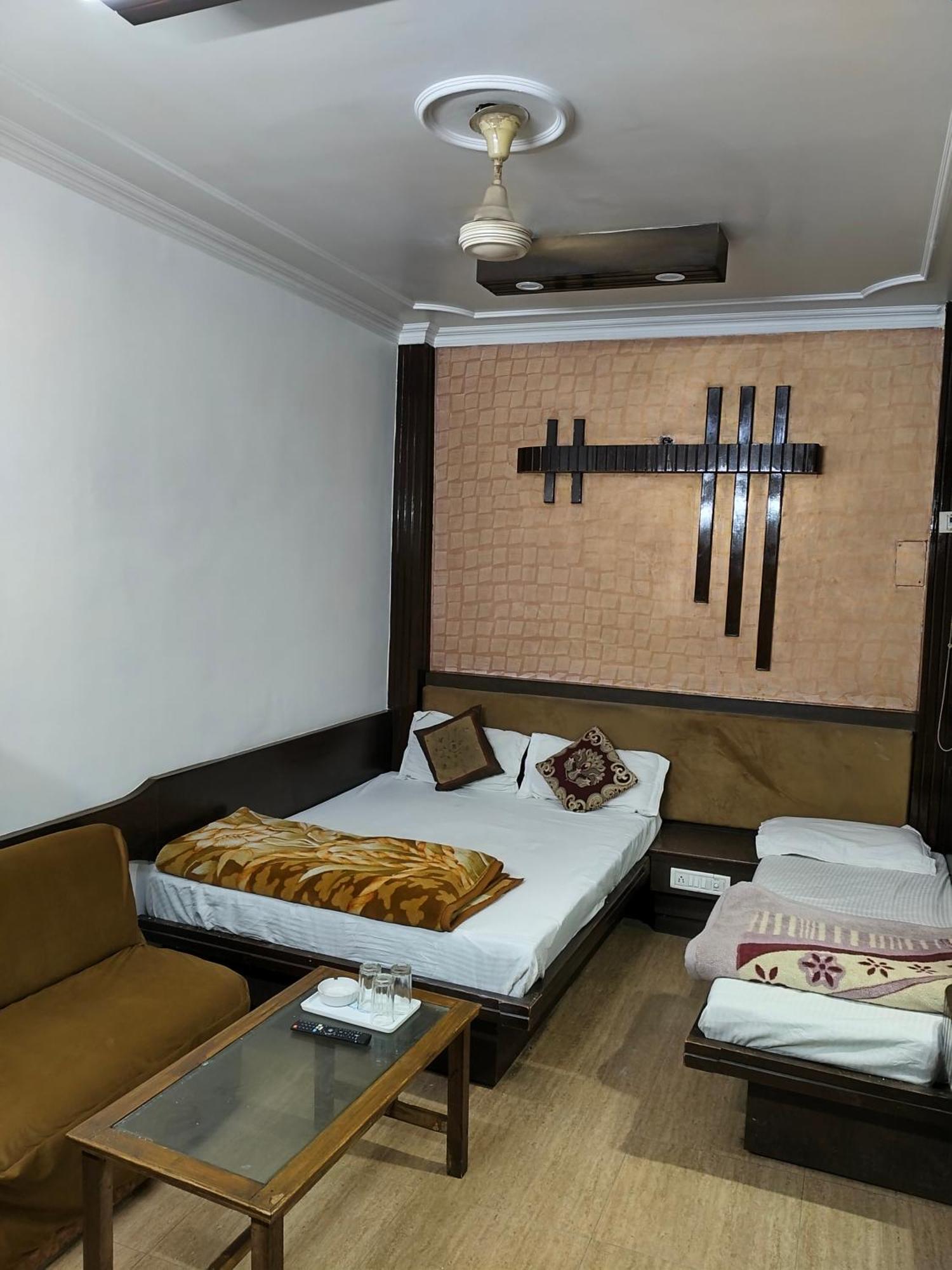 Hotel Yatri International New Delhi Ruang foto