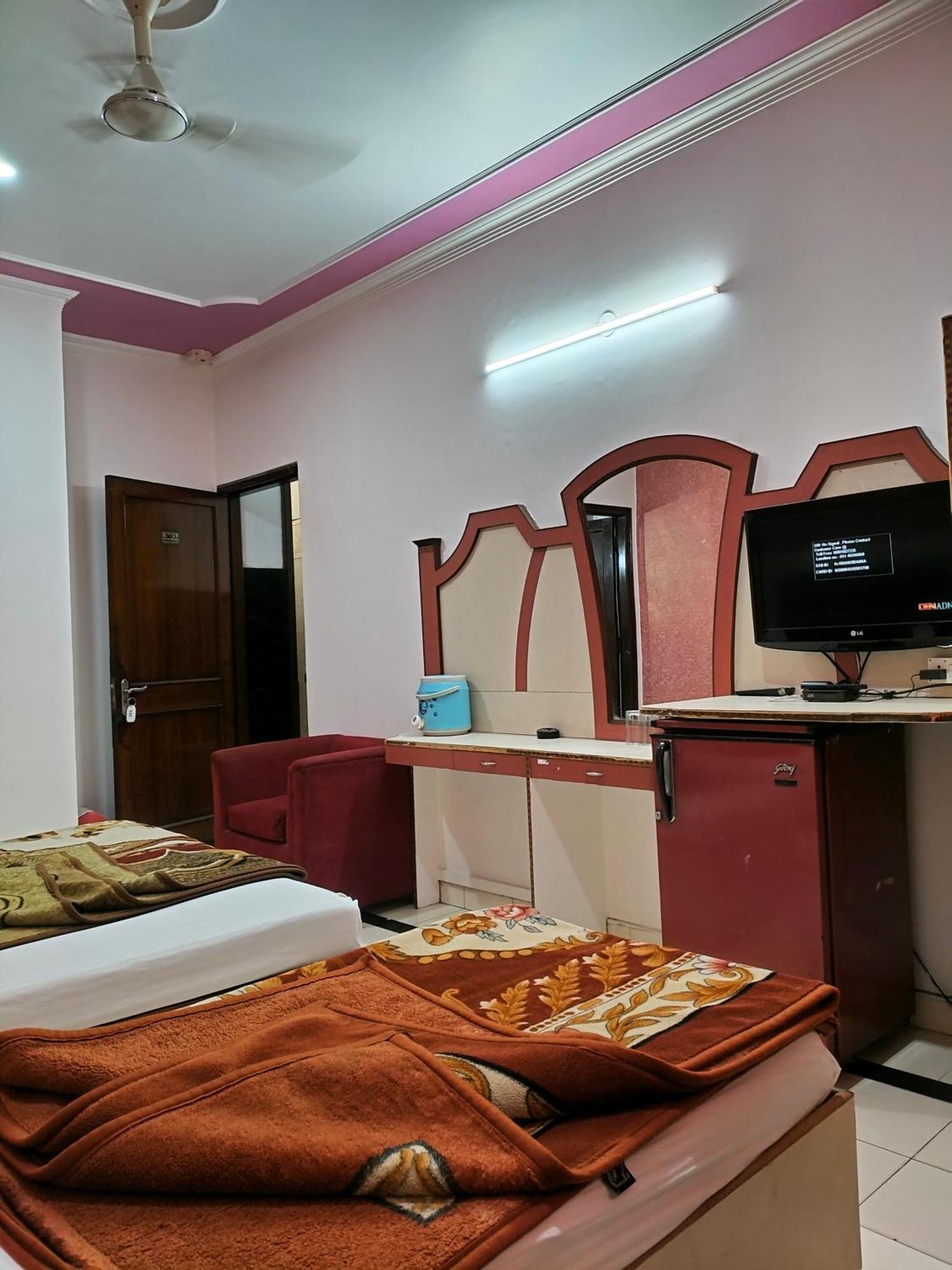 Hotel Yatri International New Delhi Ruang foto
