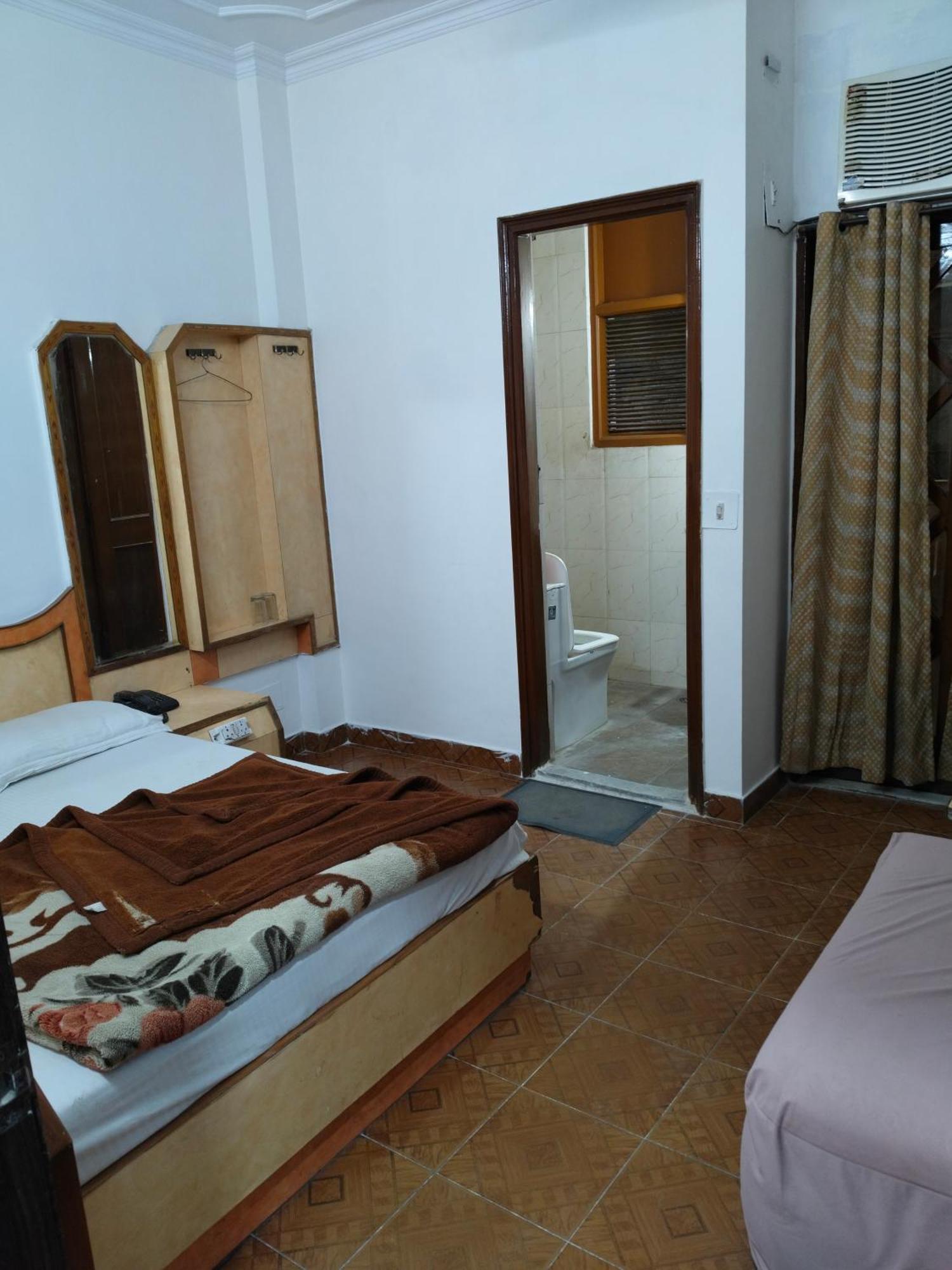 Hotel Yatri International New Delhi Ruang foto