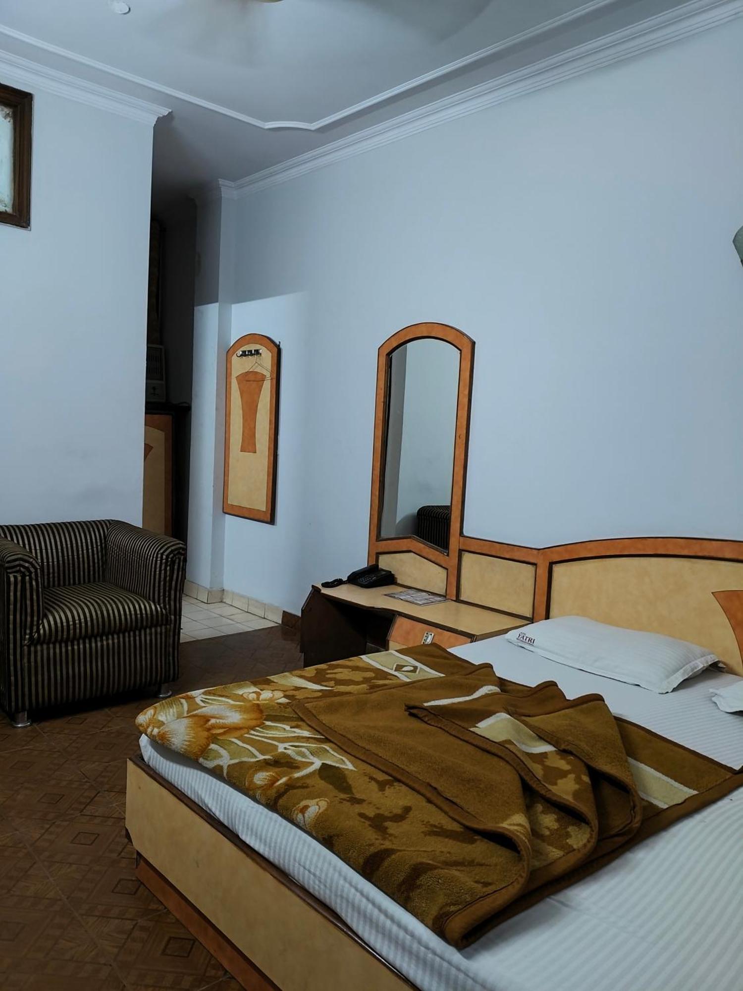 Hotel Yatri International New Delhi Ruang foto