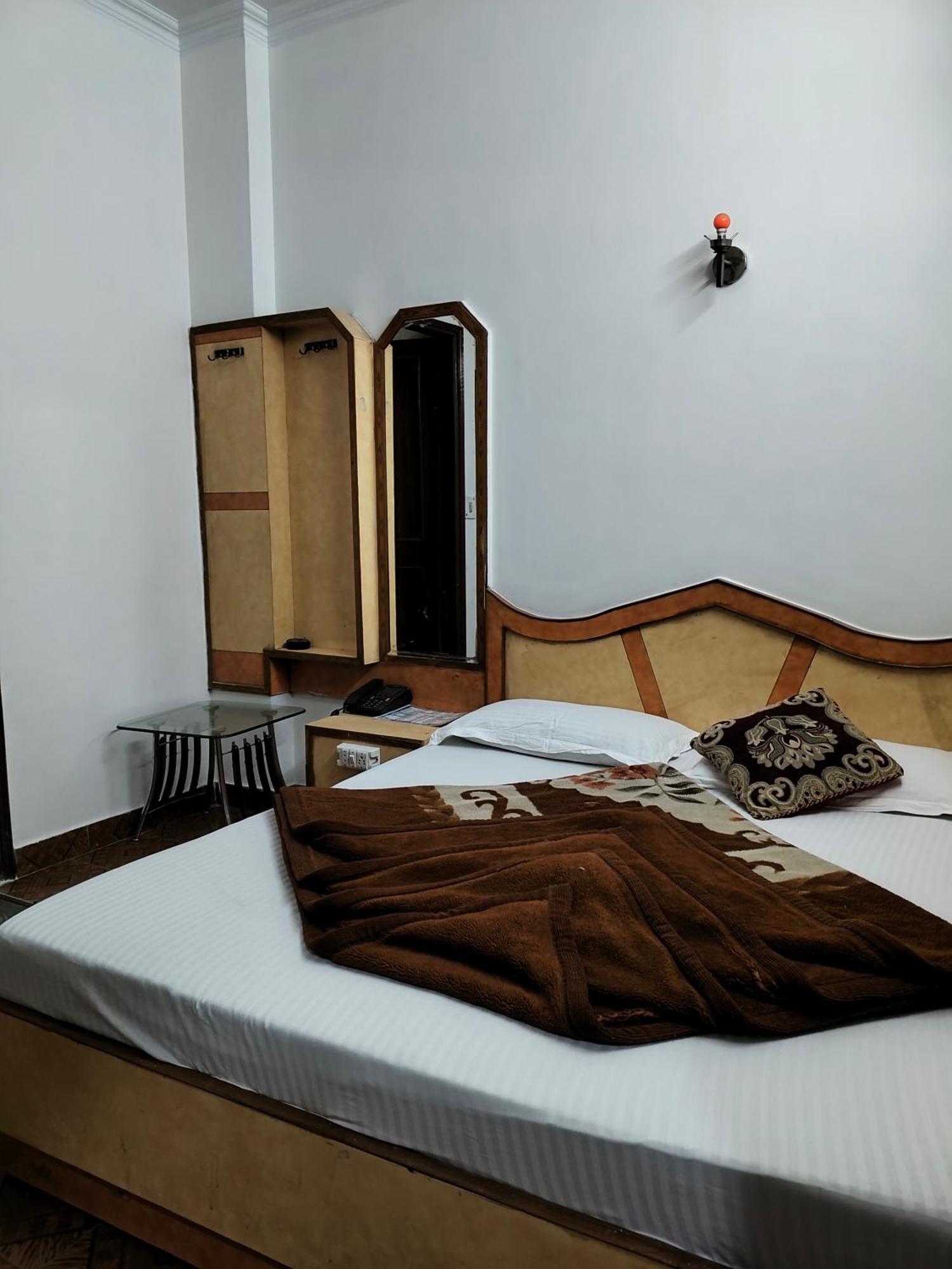 Hotel Yatri International New Delhi Ruang foto
