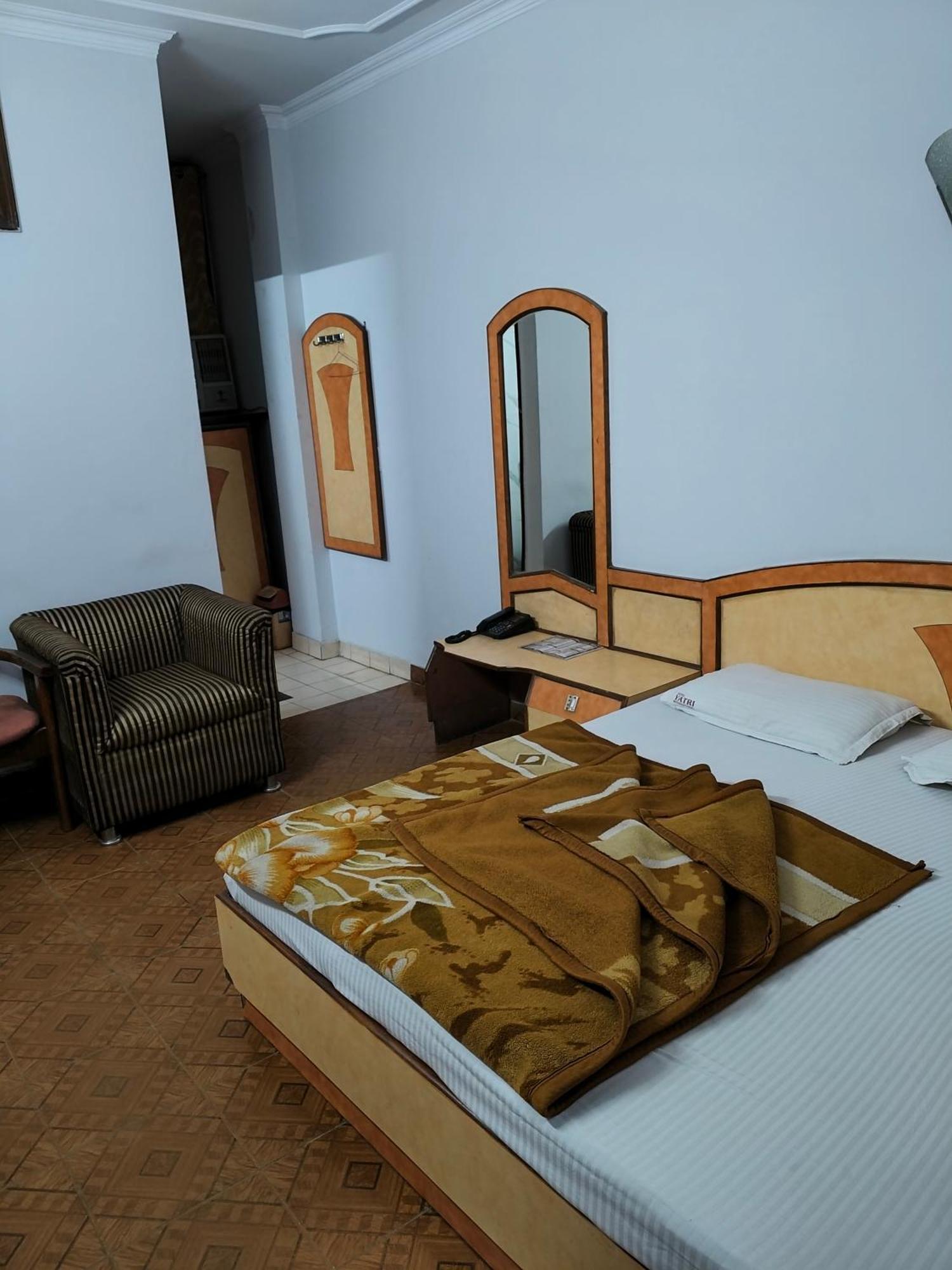 Hotel Yatri International New Delhi Ruang foto
