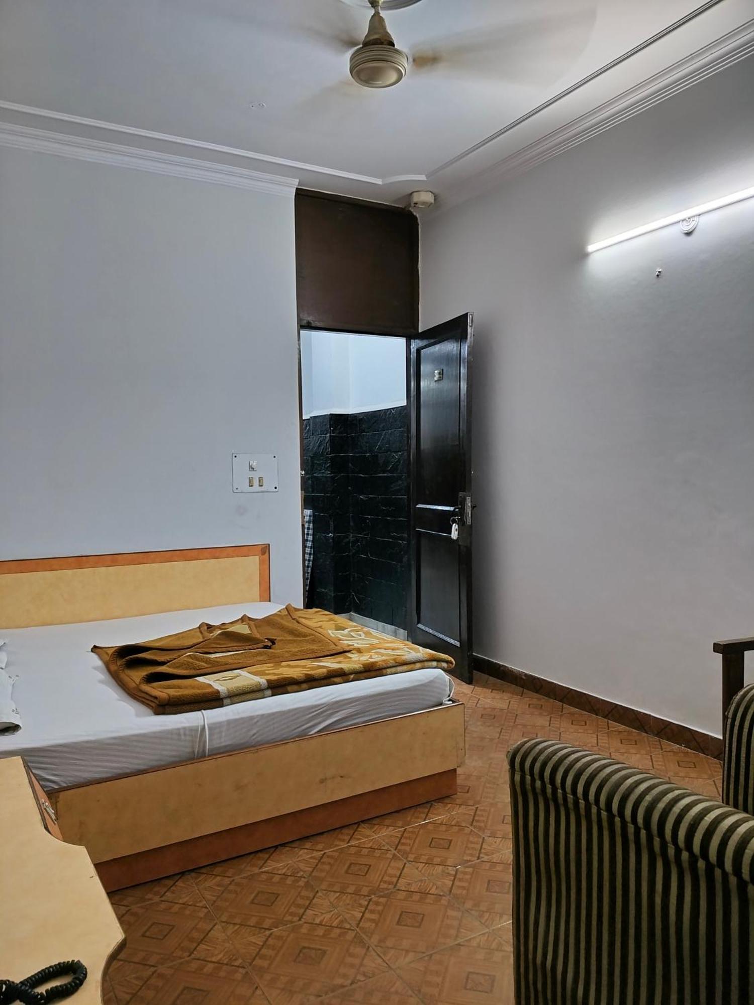 Hotel Yatri International New Delhi Ruang foto