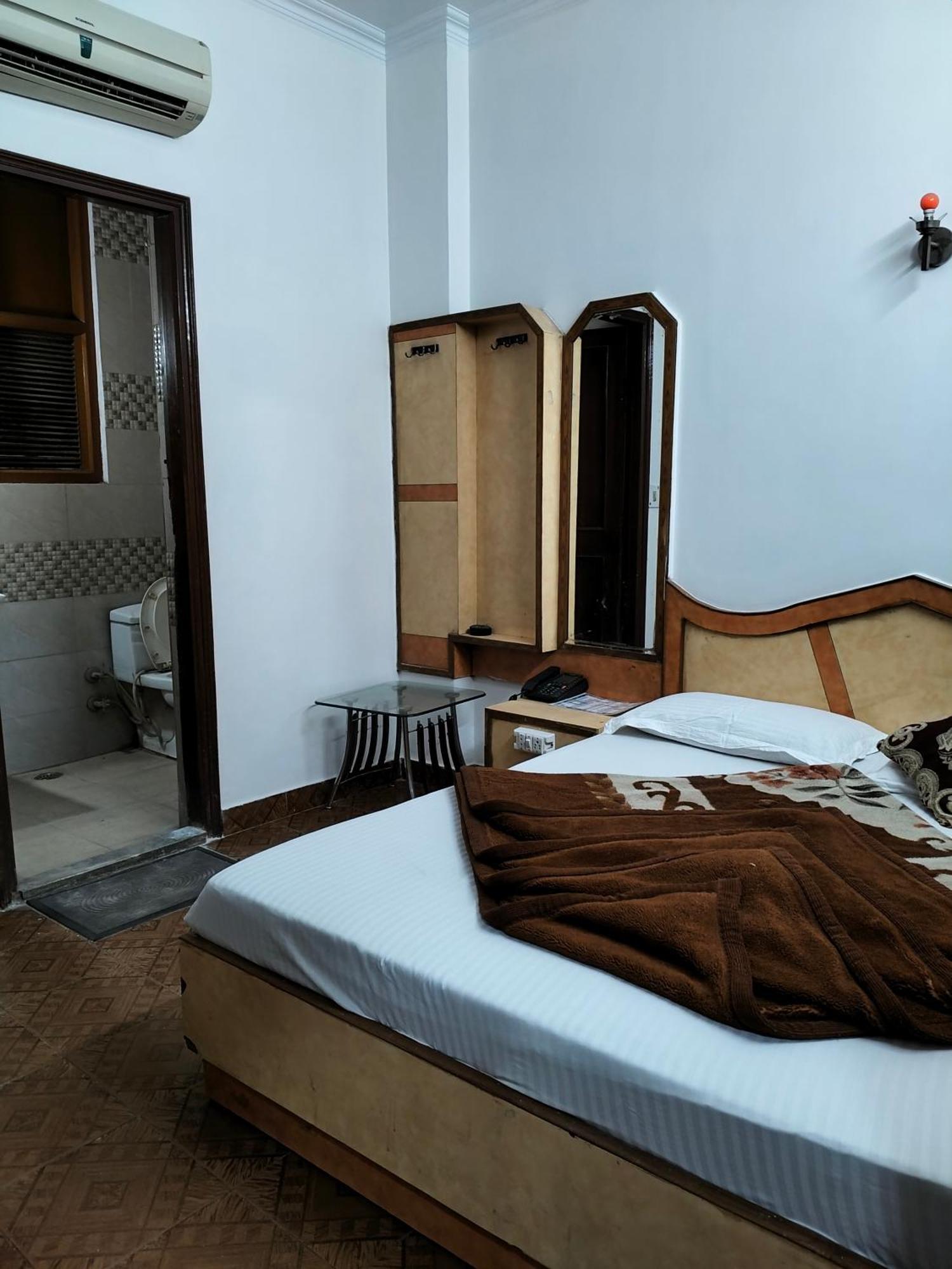 Hotel Yatri International New Delhi Ruang foto
