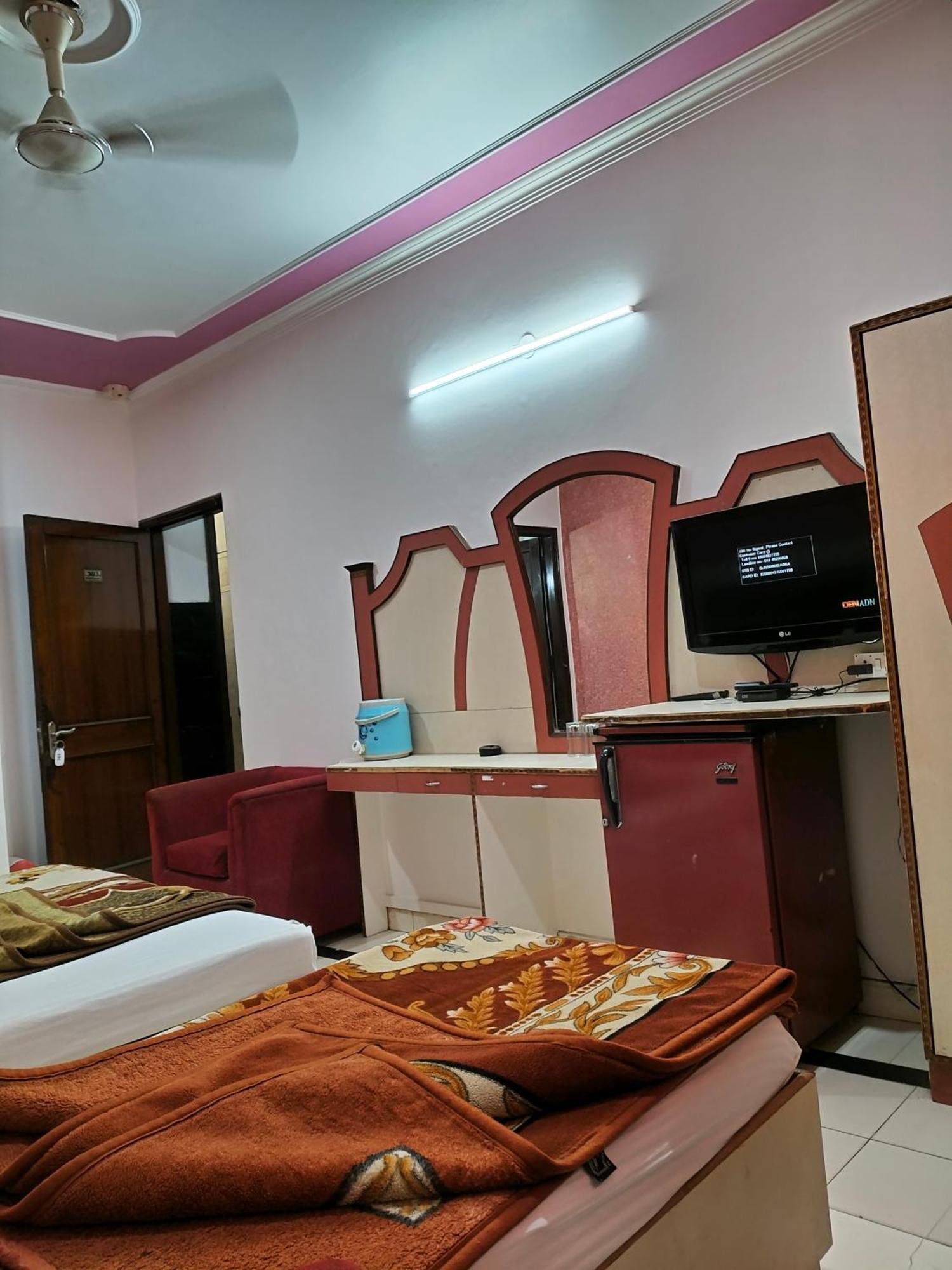 Hotel Yatri International New Delhi Ruang foto