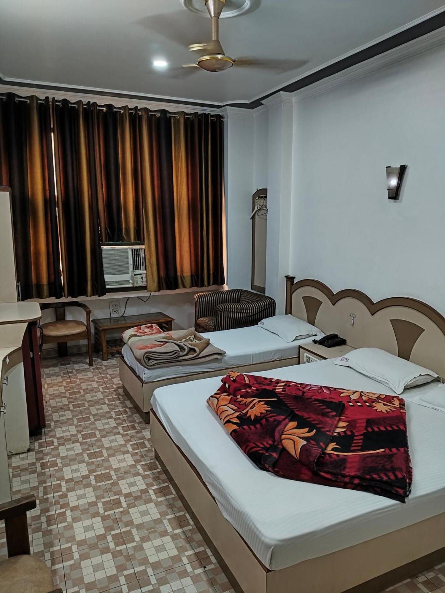 Hotel Yatri International New Delhi Ruang foto