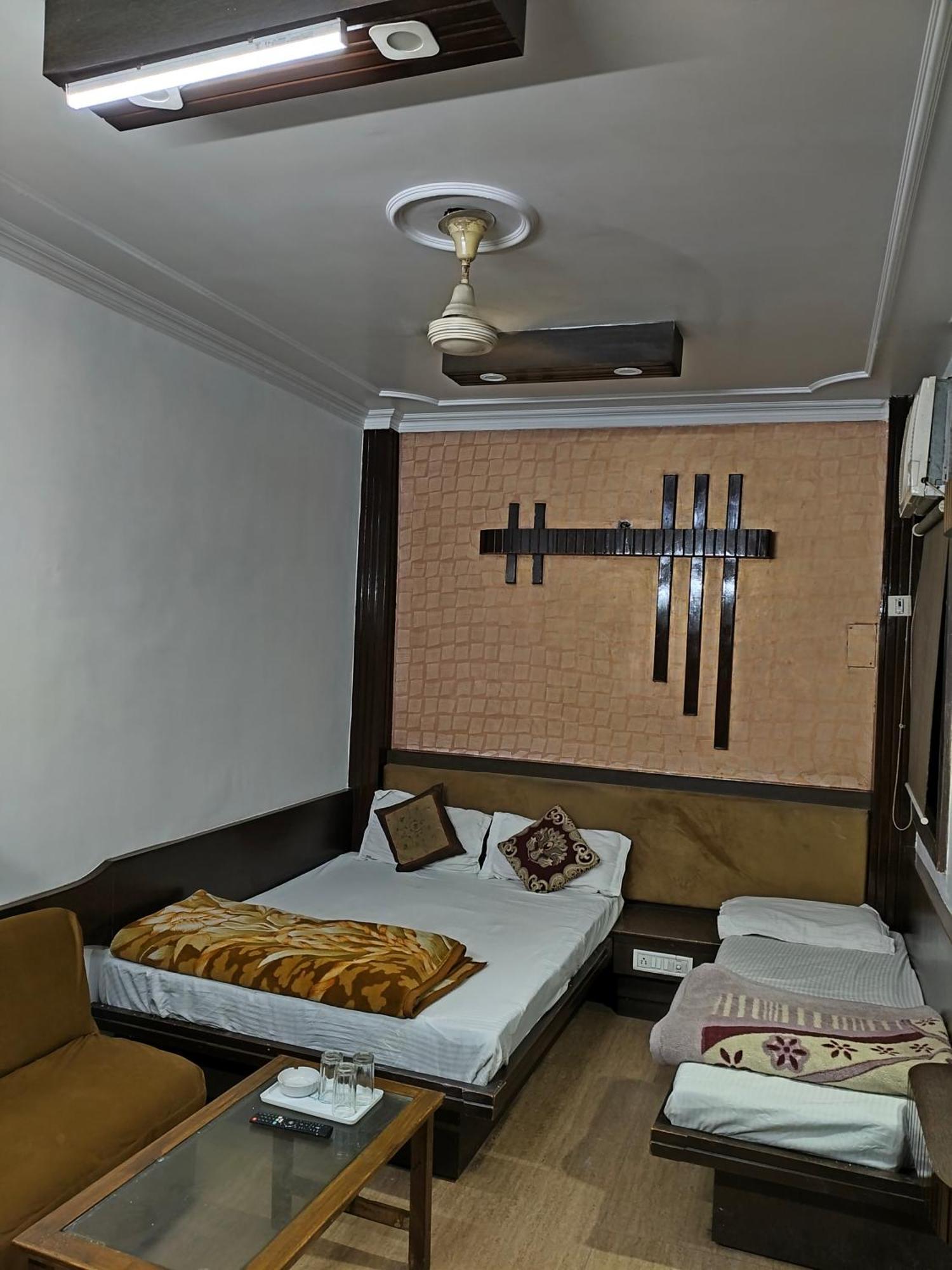 Hotel Yatri International New Delhi Ruang foto