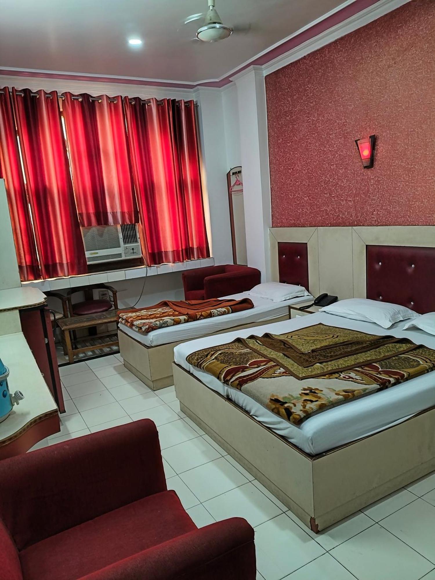 Hotel Yatri International New Delhi Ruang foto