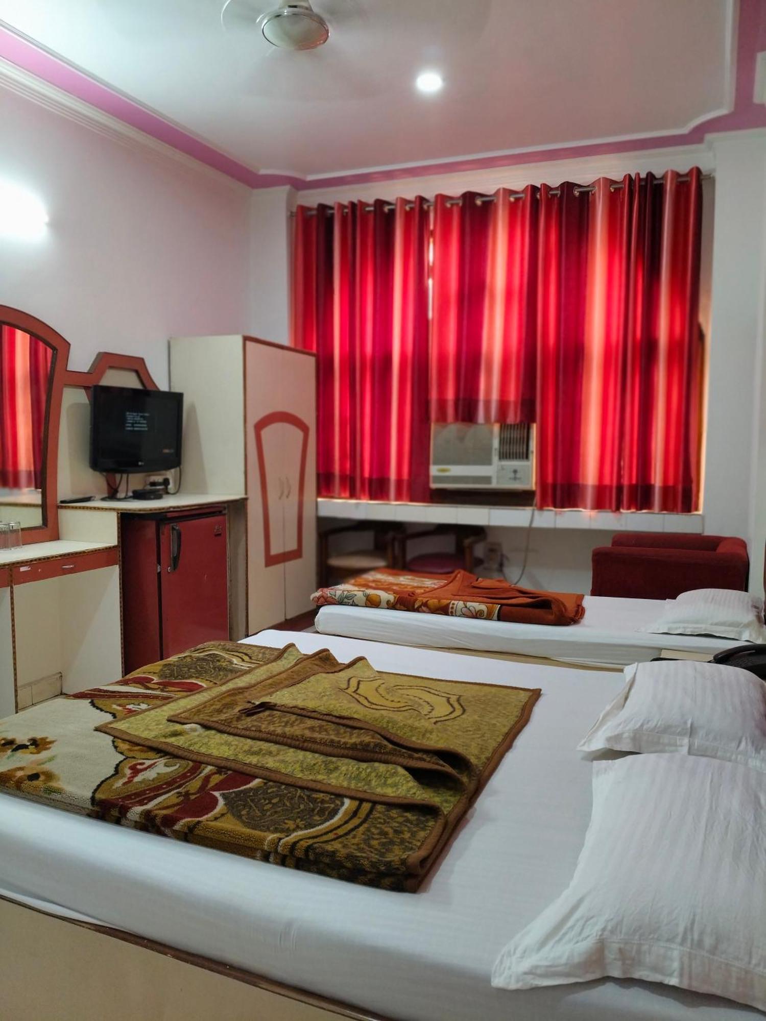 Hotel Yatri International New Delhi Ruang foto