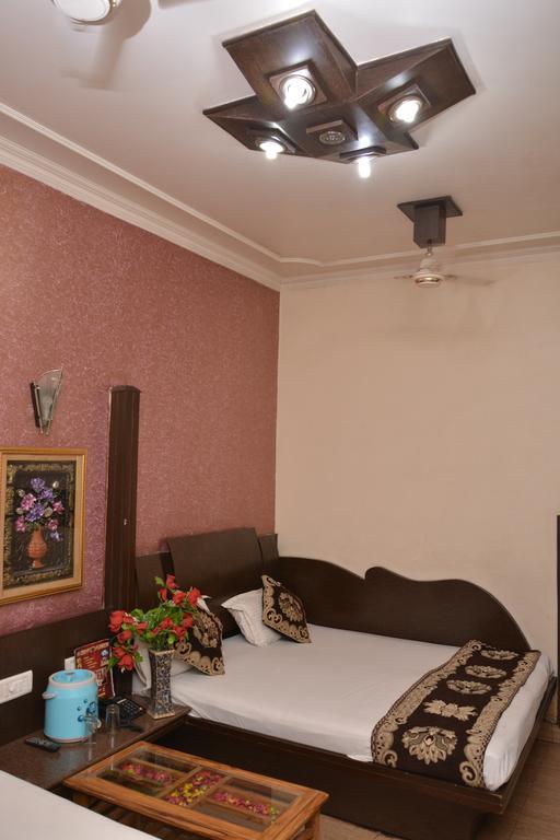 Hotel Yatri International New Delhi Bagian luar foto