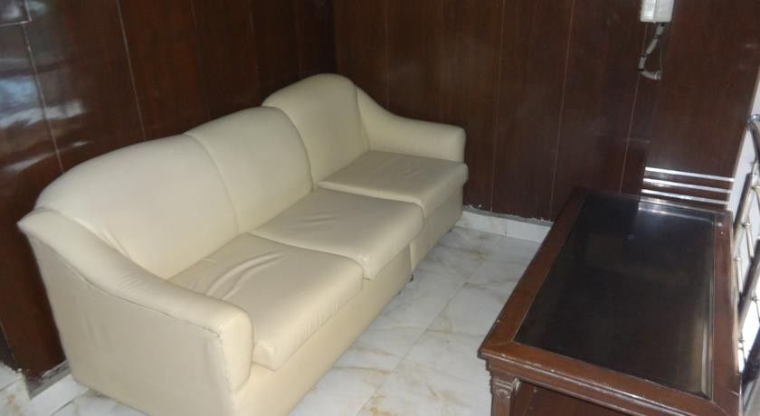 Hotel Yatri International New Delhi Bagian luar foto