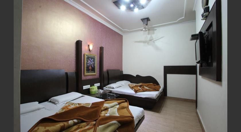 Hotel Yatri International New Delhi Bagian luar foto